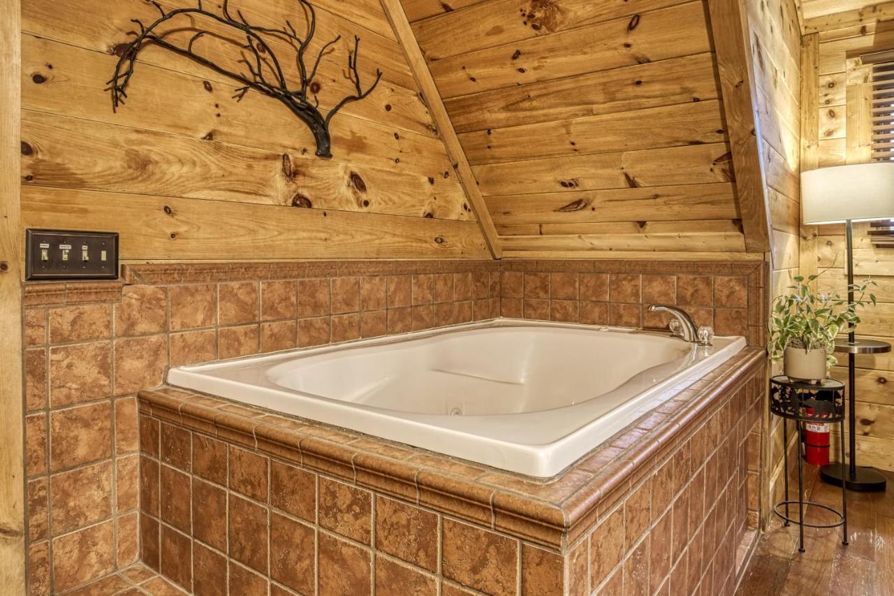 Bridgewood Cabin, Hot Tub, 1089 Of Free Attraction Tickets For Each Paid Day, Dollywood And More! Pigeon Forge Buitenkant foto